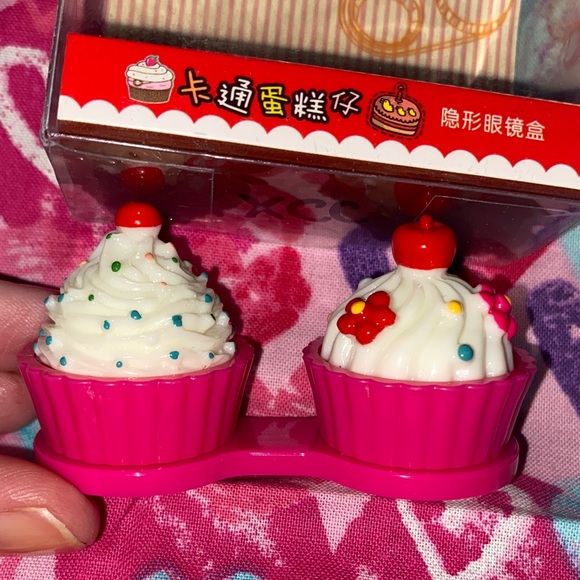 Pink Cupcake Novelty Eye Contact Case. - Picture 3 of 6